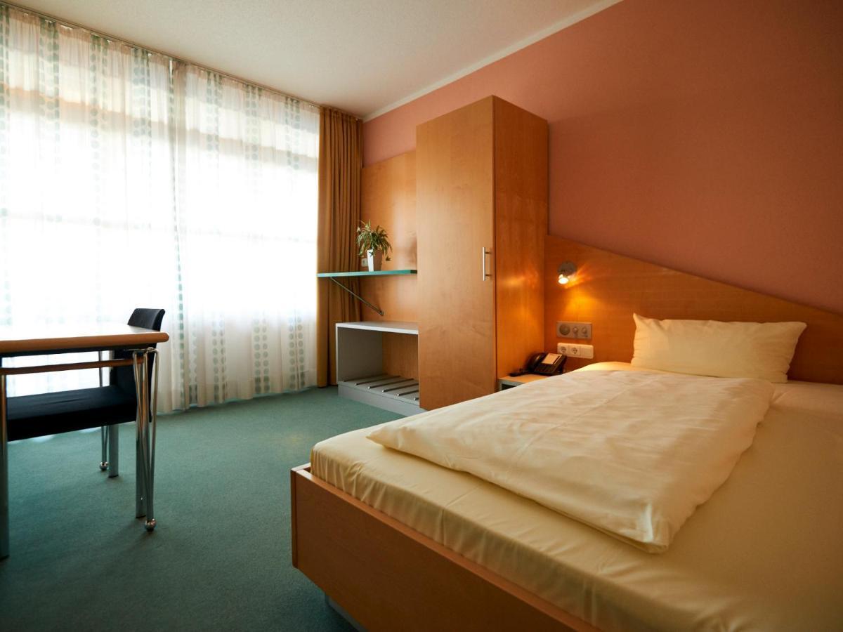 Hotel Sportschule Oberhaching Zewnętrze zdjęcie